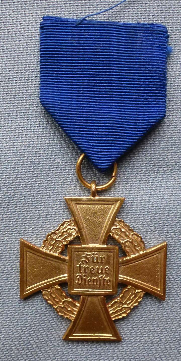Médaille Allemande WW2 à identifier Med_al11