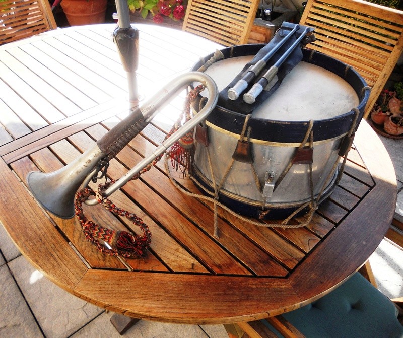 Les instruments de musique : caisses - tambours - clairons - trompettes - Page 3 Dscn0424