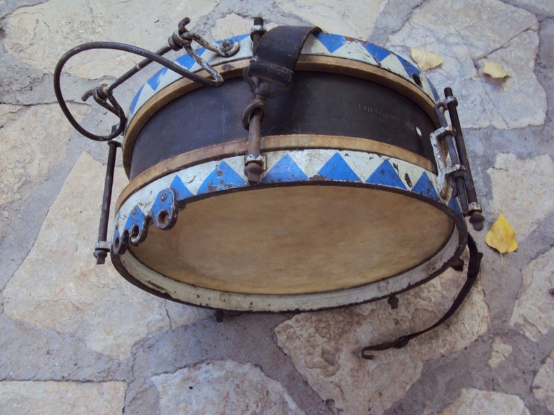 (E) Objets musique allemande: sangle tambours VENDUE W10
