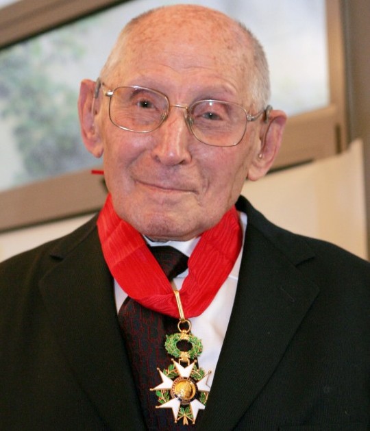 Preuves de vie récentes sur les personnes de 107 ans - Page 13 Aout_210