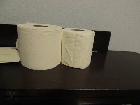 Paper towel wind stopper - Keeps the paper towel in place