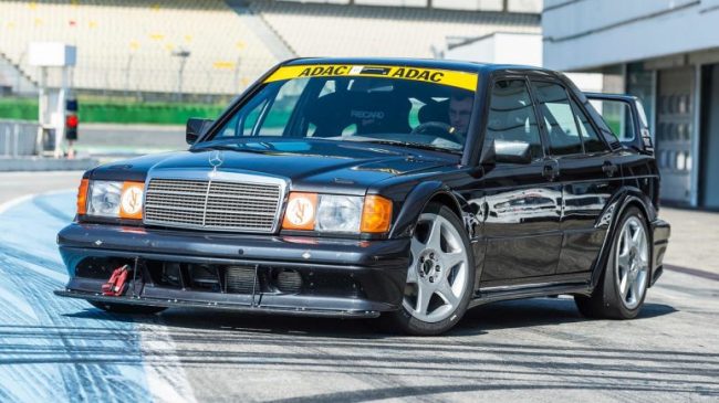 Mercedes-Benz recria o 190E 2.5-16 Evolution II para track days Merced15