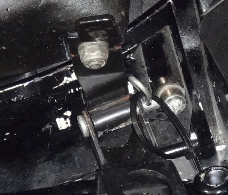 Rear seat hinge pin "upgrade" Seat_h10