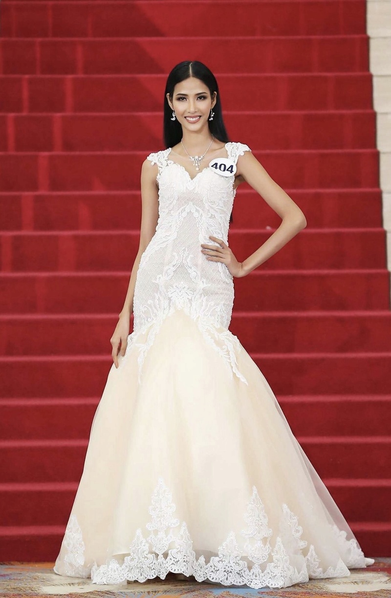 2019 | MISS UNIVERSE VIETNAM | HOÀNG THÙY - Page 12 Fb95d710