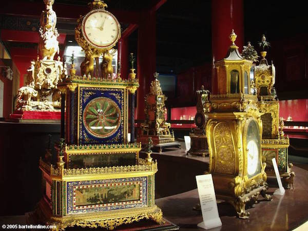 Pendules, automates, coffrets et autres objets précieux de l'horloger joailler James Cox (1723-1800) Clocks10