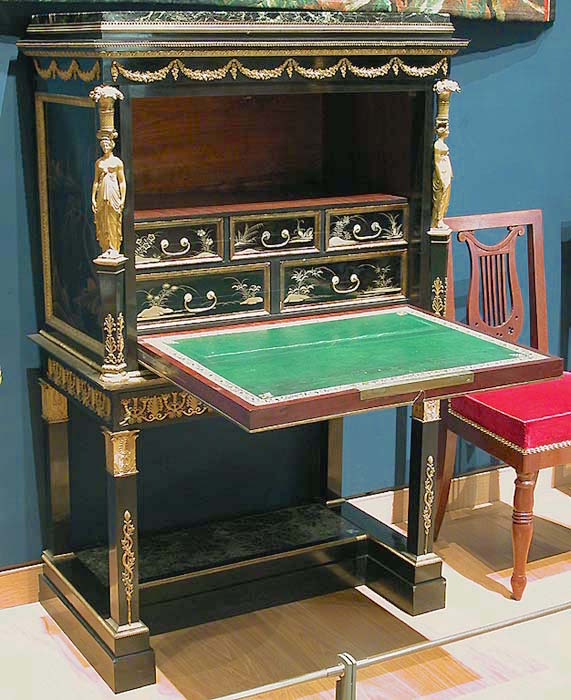 Chinoiseries et meubles de Marie-Antoinette : par Weisweiler, Macret et Riesener Marie_12