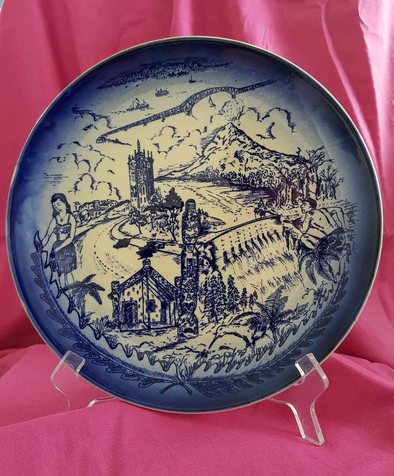 souvenir - 1960s Titian Souvenir Plate Ive never seen before CAN YOU HELP 2017-010