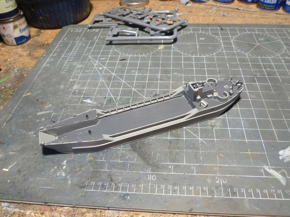 Porte-avions Arromanches Indochine 1954 Heller 1/400 + L'ARSENAL + WEM - Page 4 Arroma26