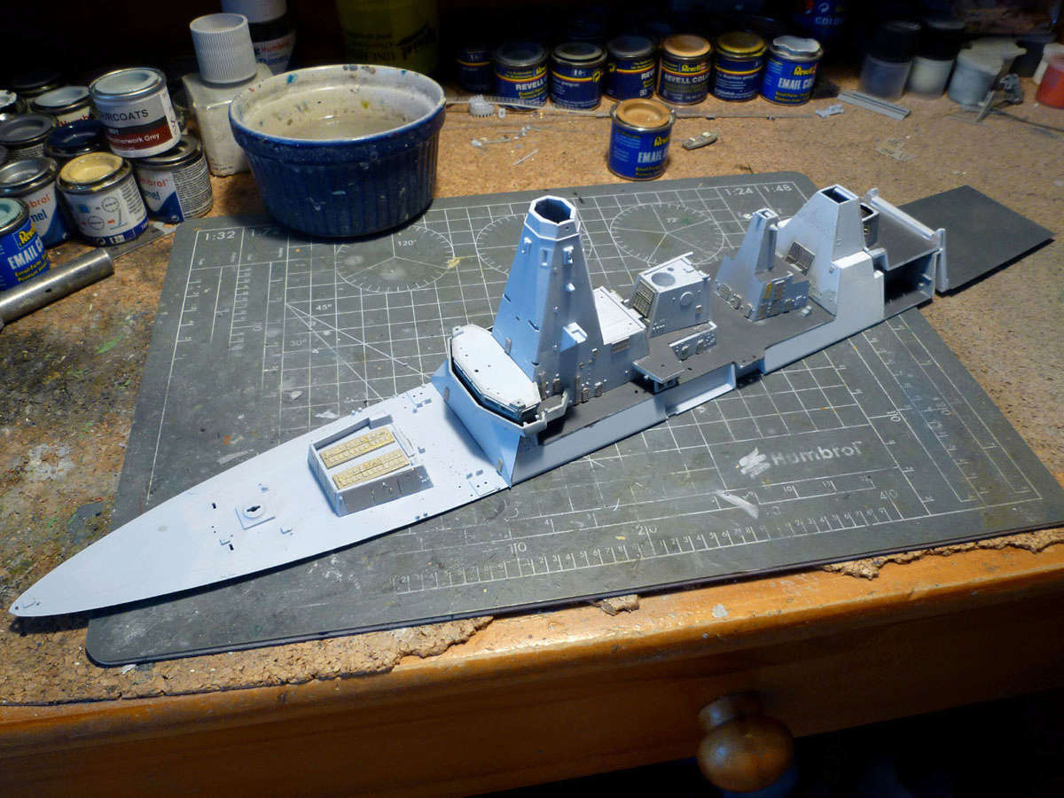 HMS DRAGON Destroyer Type 45 Airfix 1/350 + P.E Bigblueboy - Page 2 Hms_dr29