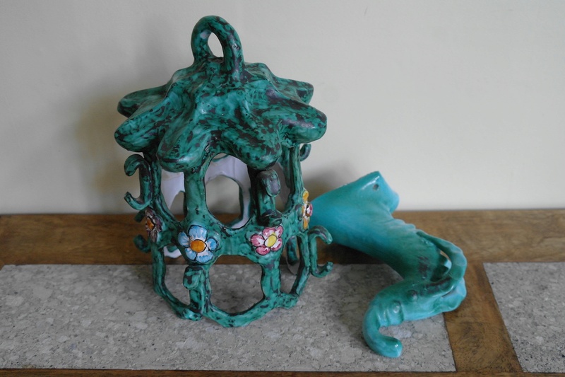 Weird Ceramic Serpent Lampshade - Italy ? - Any Ideas? Sam_4910