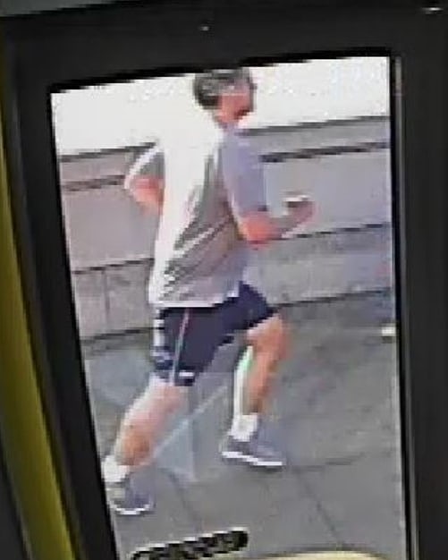 jogger pushes woman into path of London bus 50110