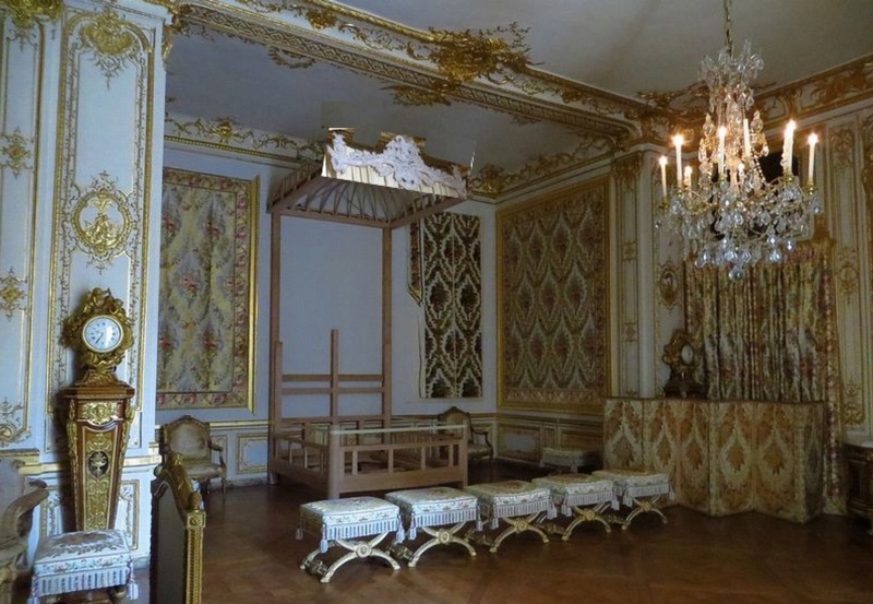 Les appartements de Louis XV et Louis XVI - Page 5 Lit_lo10