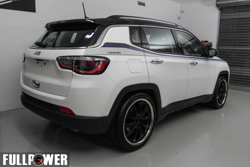 Jeep Compass customizado Mopar Jeep-c13