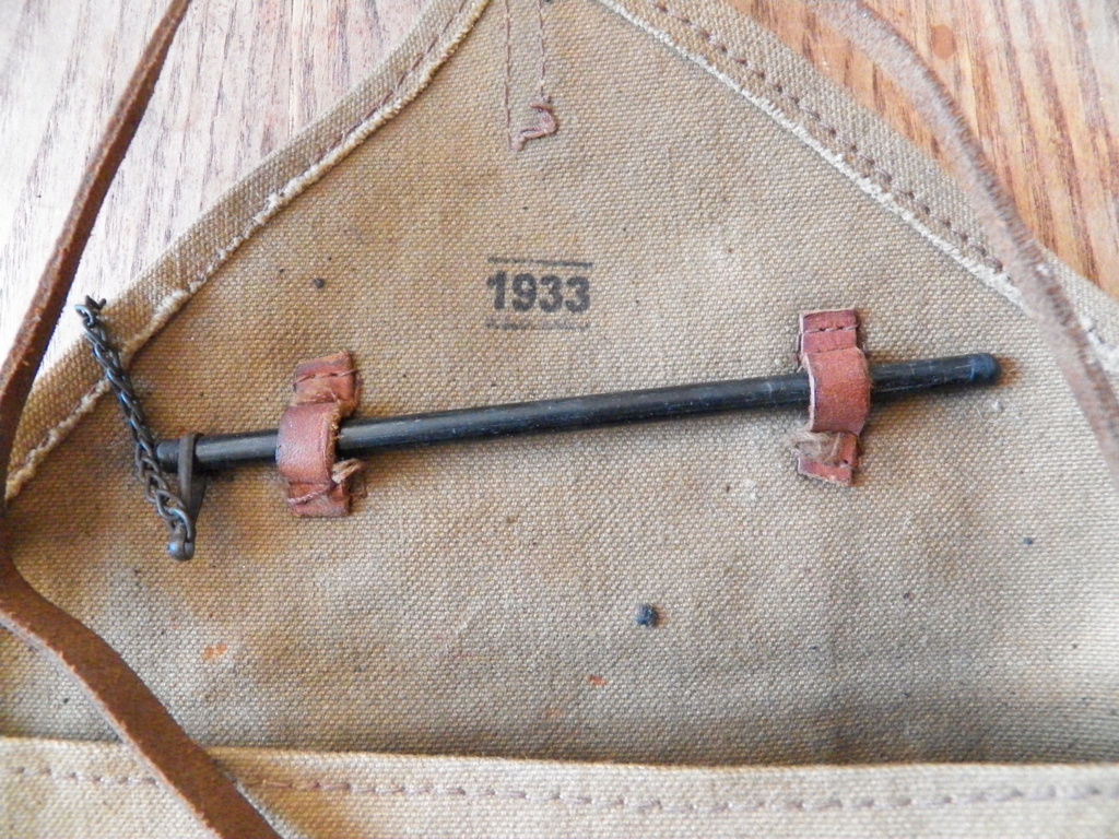  fm 24/29: accessoires de tir Antiaérien - oeilleton correcteur de tir, grille de visée-  et plaques de tir repéré 102_0424