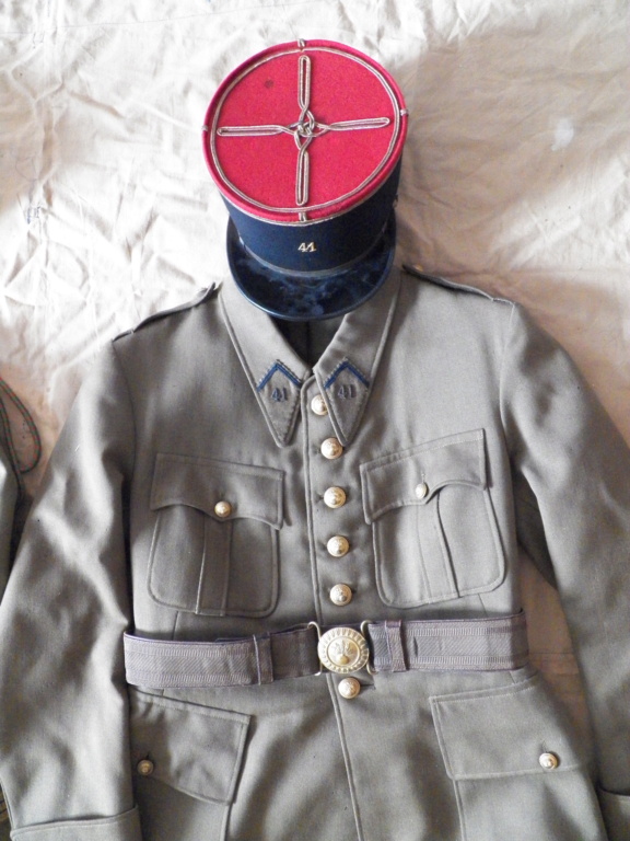 adjudant - une tenue d'adjudant du 41e RI, un képi de sergent chef du 41e RI (adjudant HAMON Rennes), sac troupe motorisées et un tromblon VB 102_0512