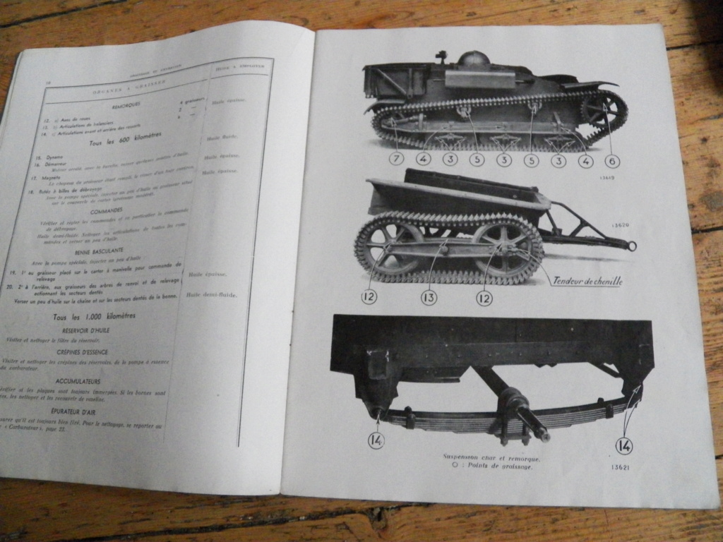 une tenue d'adjudant du 41e RI, un képi de sergent chef du 41e RI (adjudant HAMON Rennes), sac troupe motorisées et un tromblon VB 102_0654