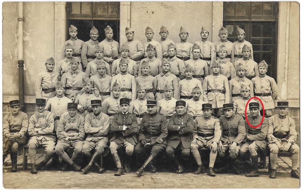 une tenue d'adjudant du 41e RI, un képi de sergent chef du 41e RI (adjudant HAMON Rennes), sac troupe motorisées et un tromblon VB 1931_210