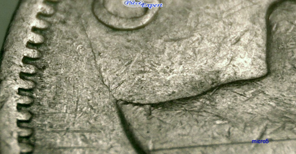 1942 - Coin fendillé pointe du buste Cpe_1608