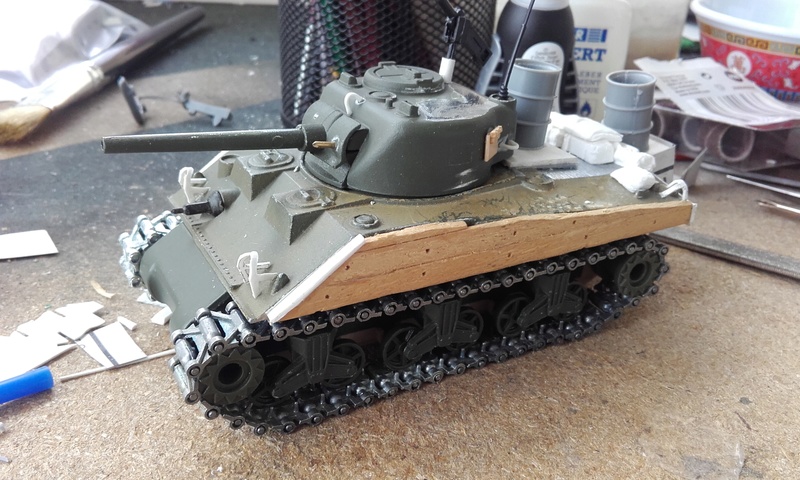 modif pour réaliser un sherman M4A2 au 1/50-1/48 20171033