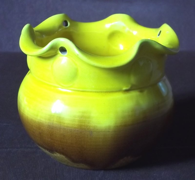 Ault pottery (Derbyshire), inc. Aultcliff wares. 100_3521