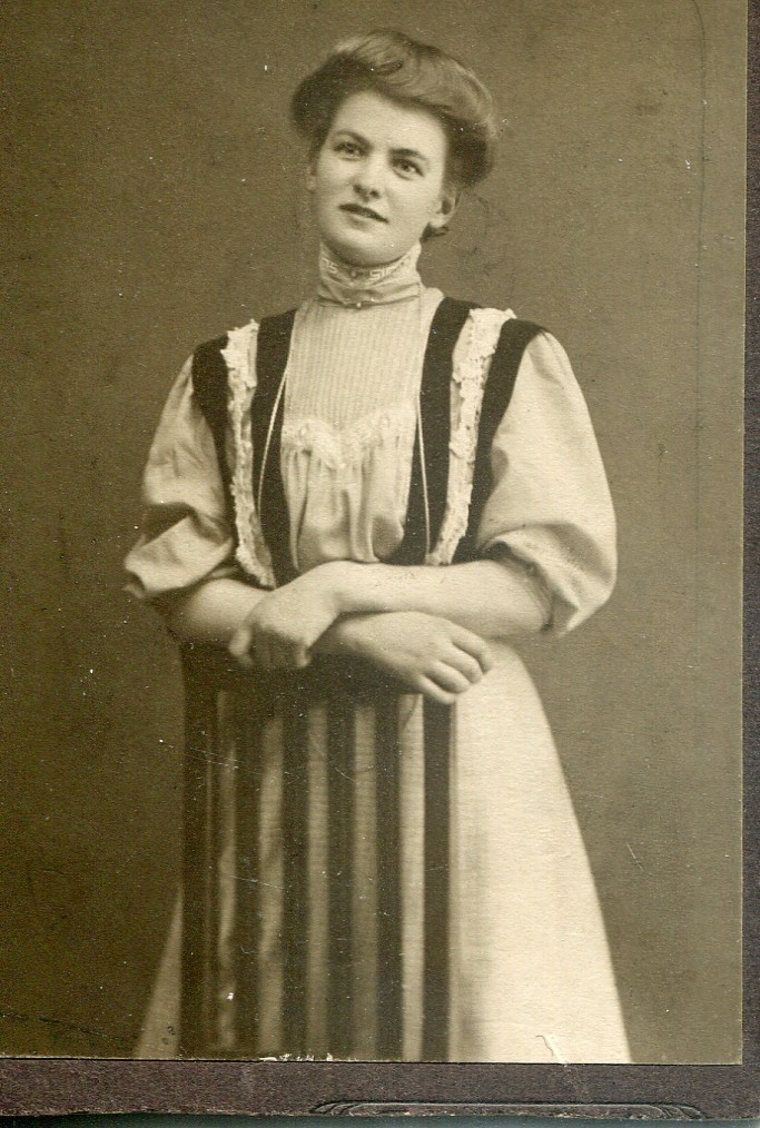 1907 ung kvinna fotografiet vann bronsmedalj i Malmö utställningen 1907_o10