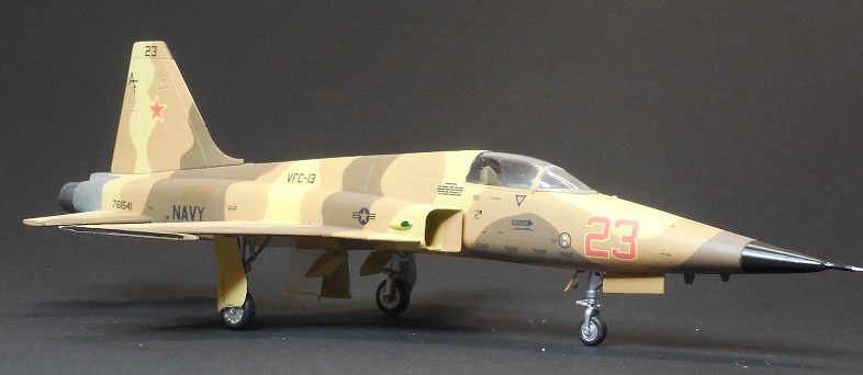 [Comparatif] F-5E tiger II [Hobby Boss/Italeri] Dscn3824