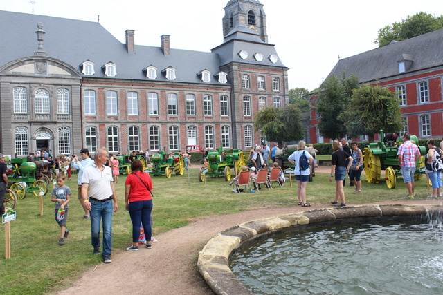 culasse jhon deere 301 - Belgique :Fête de la moisson à l'Abbaye de Bonne Espérance (Estinne) Img_1038