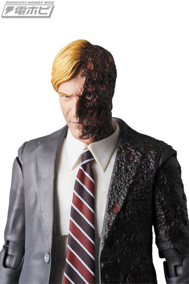 Batman The Dark Knight : Harvey Dent Mafex (Medicom Toys) 09222813