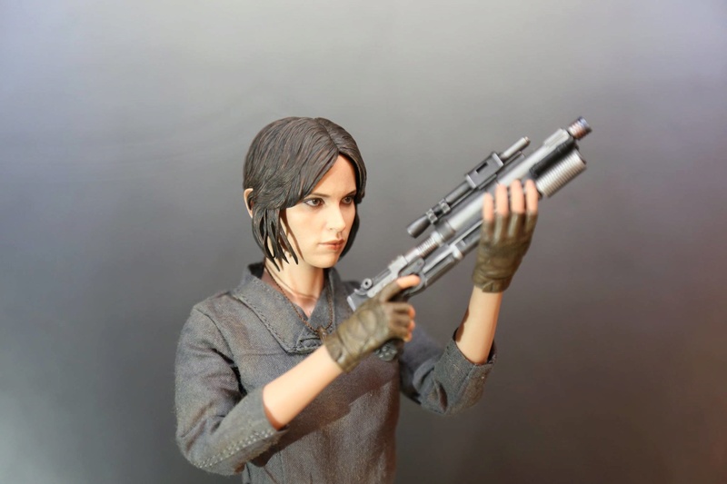 Star Wars Rogue One : 1/6 Jyn Erso collectible & deluxe set (Hot Toys) 22104610