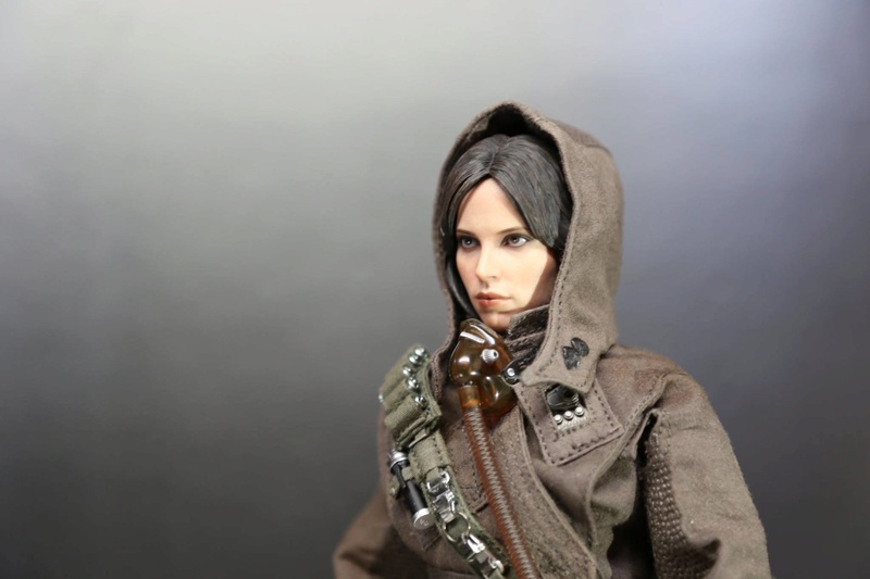 Star Wars Rogue One : 1/6 Jyn Erso collectible & deluxe set (Hot Toys) 22180010