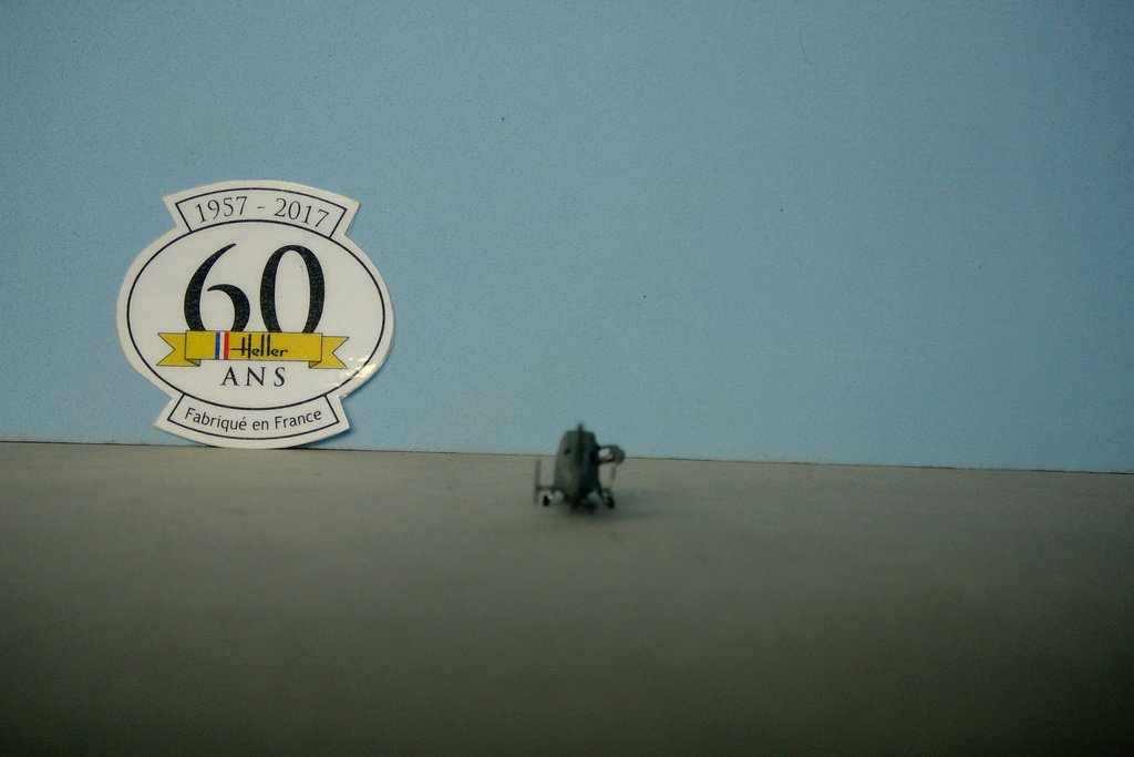 AEROSPATIALE SA 365 DAUPHIN 1/400ème Helle522