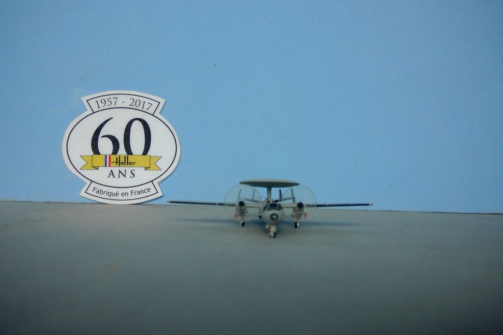 GRUMMAN E 2C HAWKEYE 1/400ème Helle555