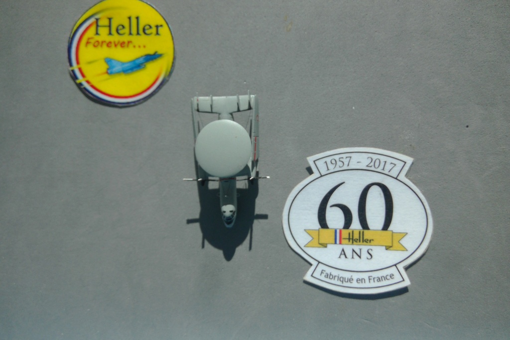 GRUMMAN E 2C HAWKEYE 1/400ème Helle560
