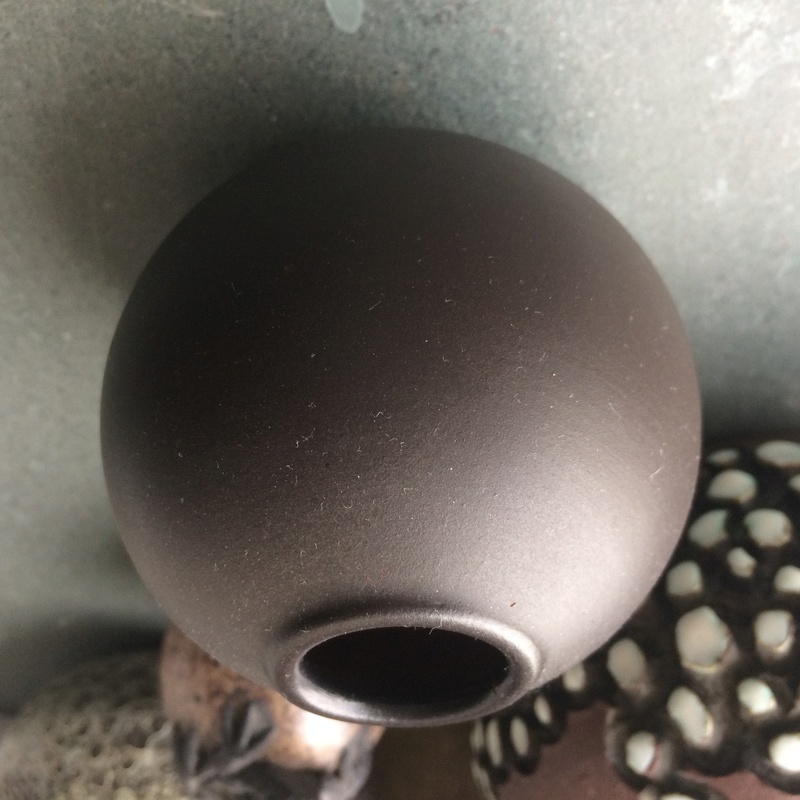 Small spherical vase with matt dark brown glaze - Wormser Terra-sigillata Img_4511