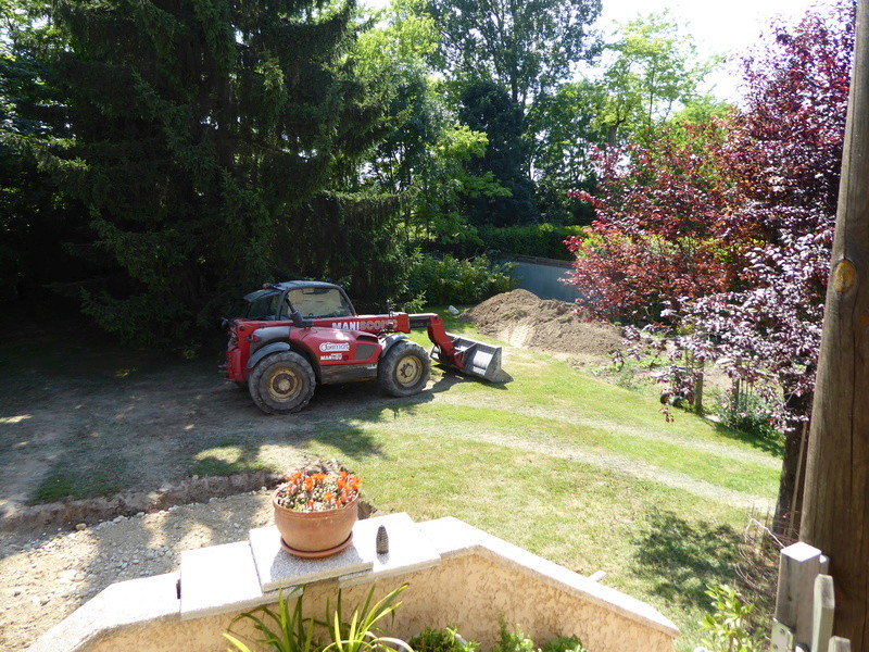 ET UNE P'TITE PISCINE EN BOIS   01111