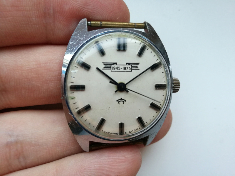 Les montres soviétiques commémoratives de la victoire D11