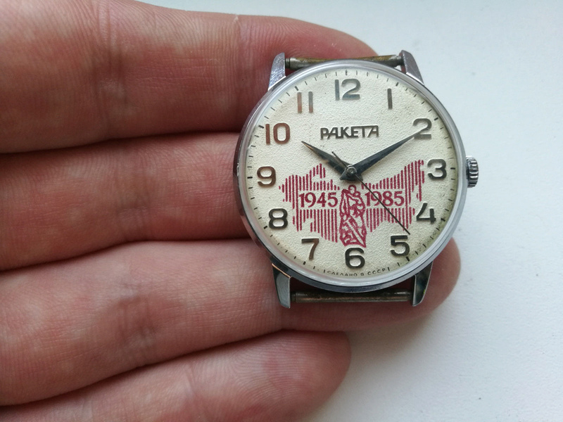 Les montres soviétiques commémoratives de la victoire J10