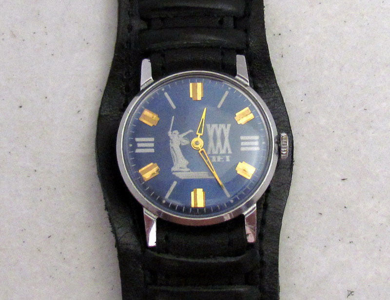 Les montres soviétiques commémoratives de la victoire Zim19710