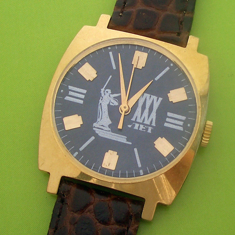 Les montres soviétiques commémoratives de la victoire Zim19711