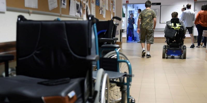 L'allocation adulte handicapé revalorisée à "au moins 900 euros dès 2018"  K11