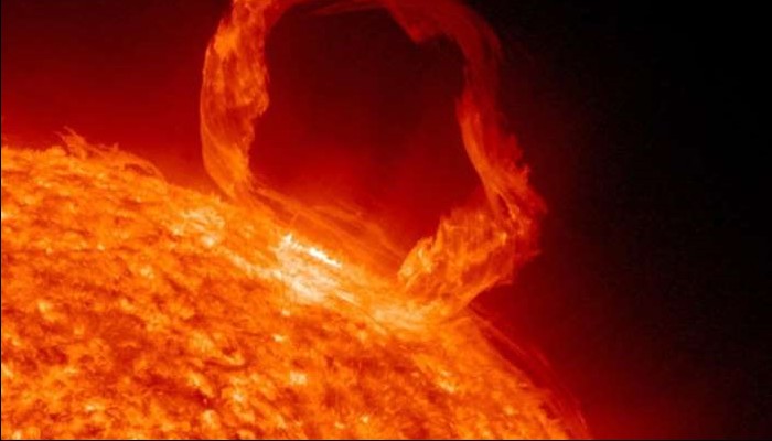 La NASA vient de découvrir un énorme trou de 120 000 kilomètres de large dans le soleil !! Sans_245