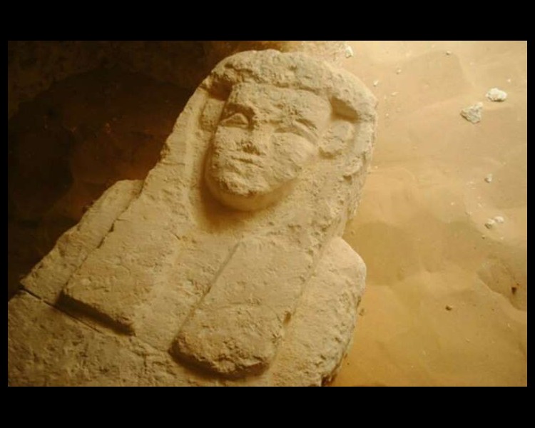 Egypte : des archéologues découvrent trois tombeaux millénaires Sans_404