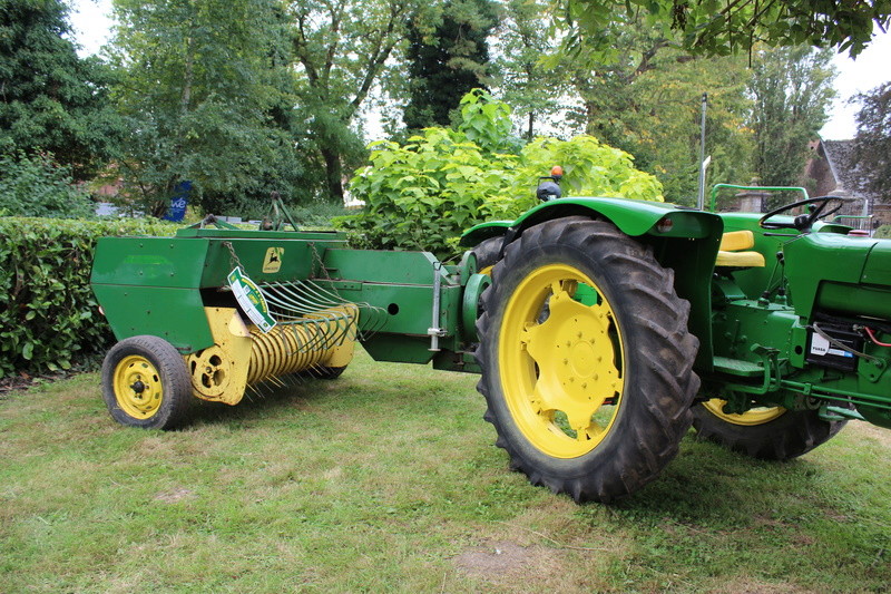 culasse jhon deere 301 - Belgique :Fête de la moisson à l'Abbaye de Bonne Espérance (Estinne) Img_0674