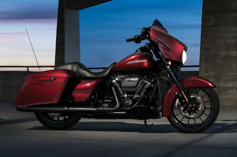 Street Glide 2018 VS Street Glide Special 2018 - Page 3 Street10