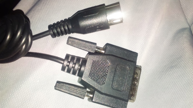 cable bizarre entré neogeo (md1) sortie genre db15 plus large Dsc_0211