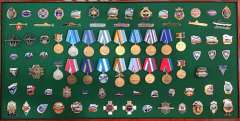 Insignes et médailles des sous-marins "Projet 941 Akula"