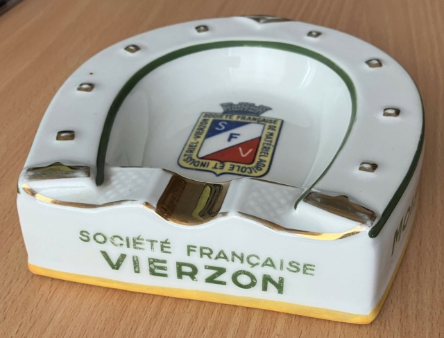 Un cendrier en porcelaine Société Française Vierzon Vierzo20