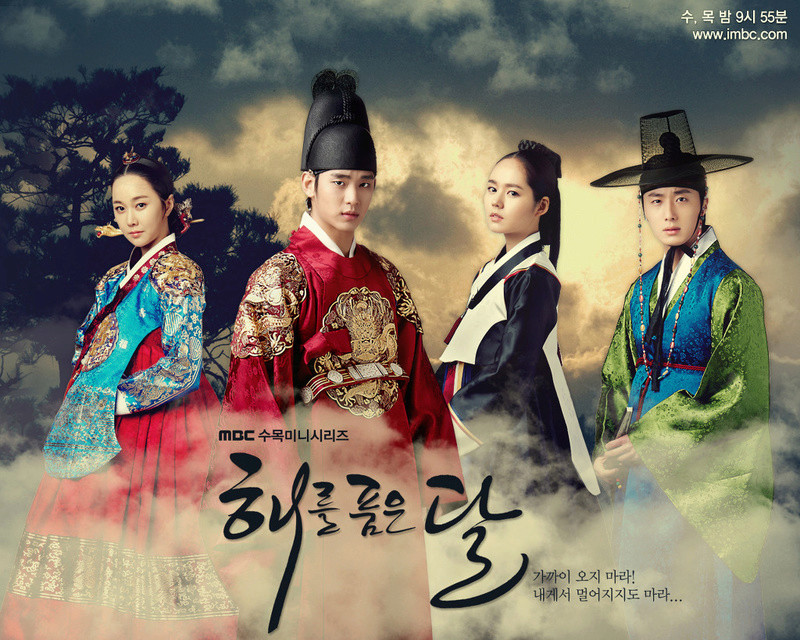 The Moon That Embraces the Sun The_su10