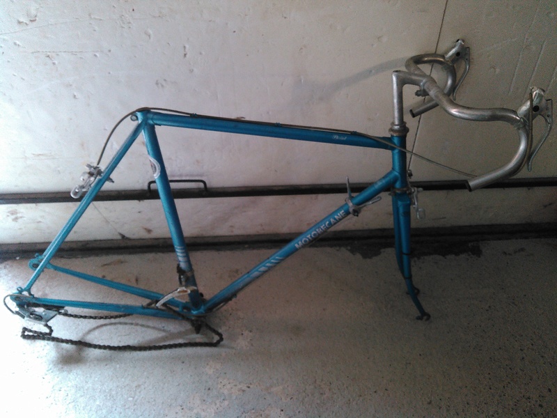 Projet de fixie sur base Motobécane Kimg0128