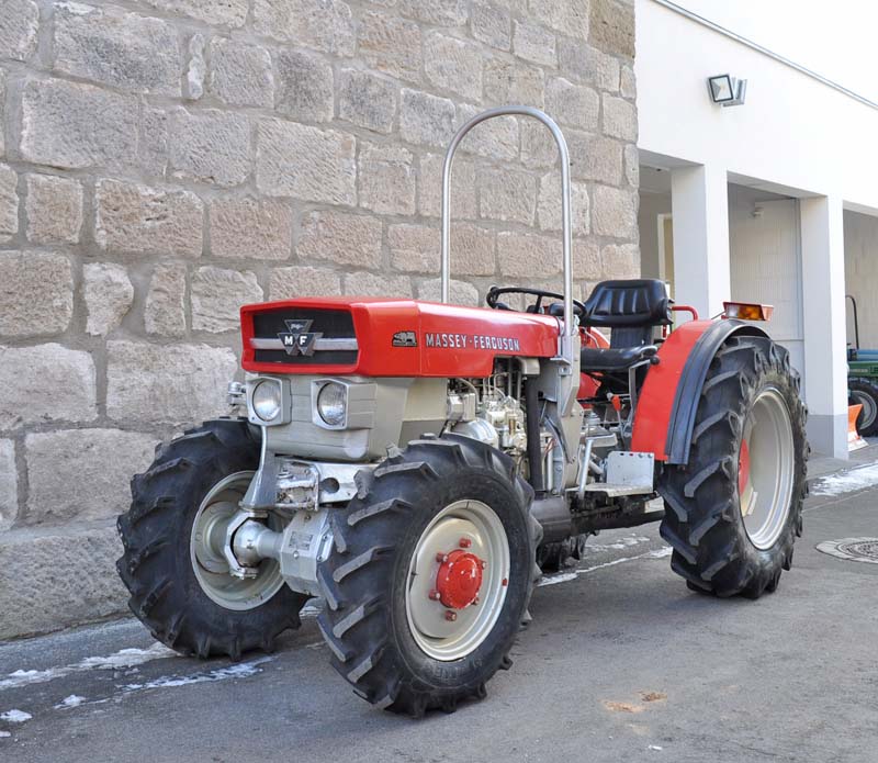 MASSEY-FERGUSON  132 A , 139 A  et 142 A ( des 4x4 MF made by EICHER) 0000010